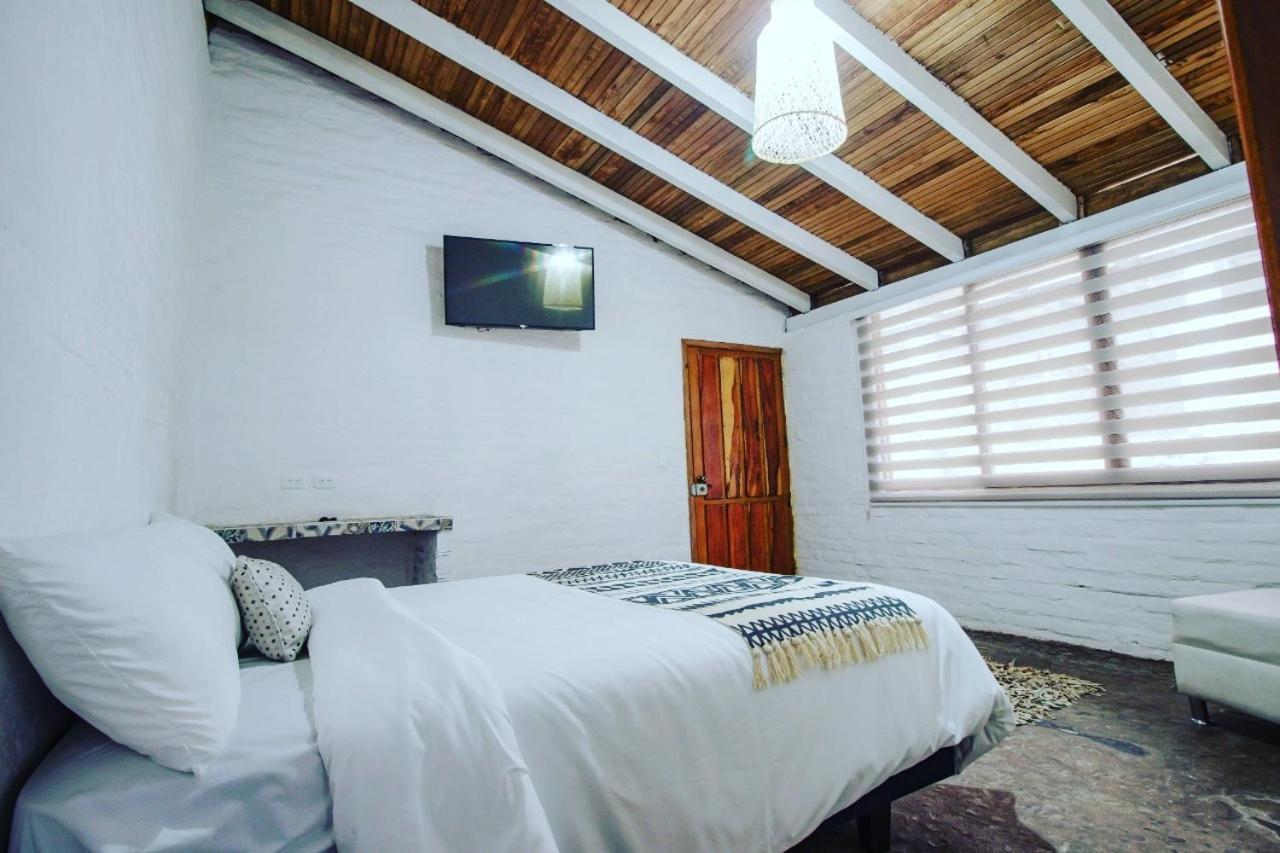 לינה וארוחת בוקר באניוס Rustic Quinta La Aurora מראה חיצוני תמונה