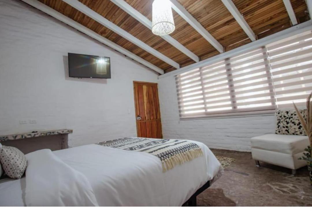 לינה וארוחת בוקר באניוס Rustic Quinta La Aurora מראה חיצוני תמונה