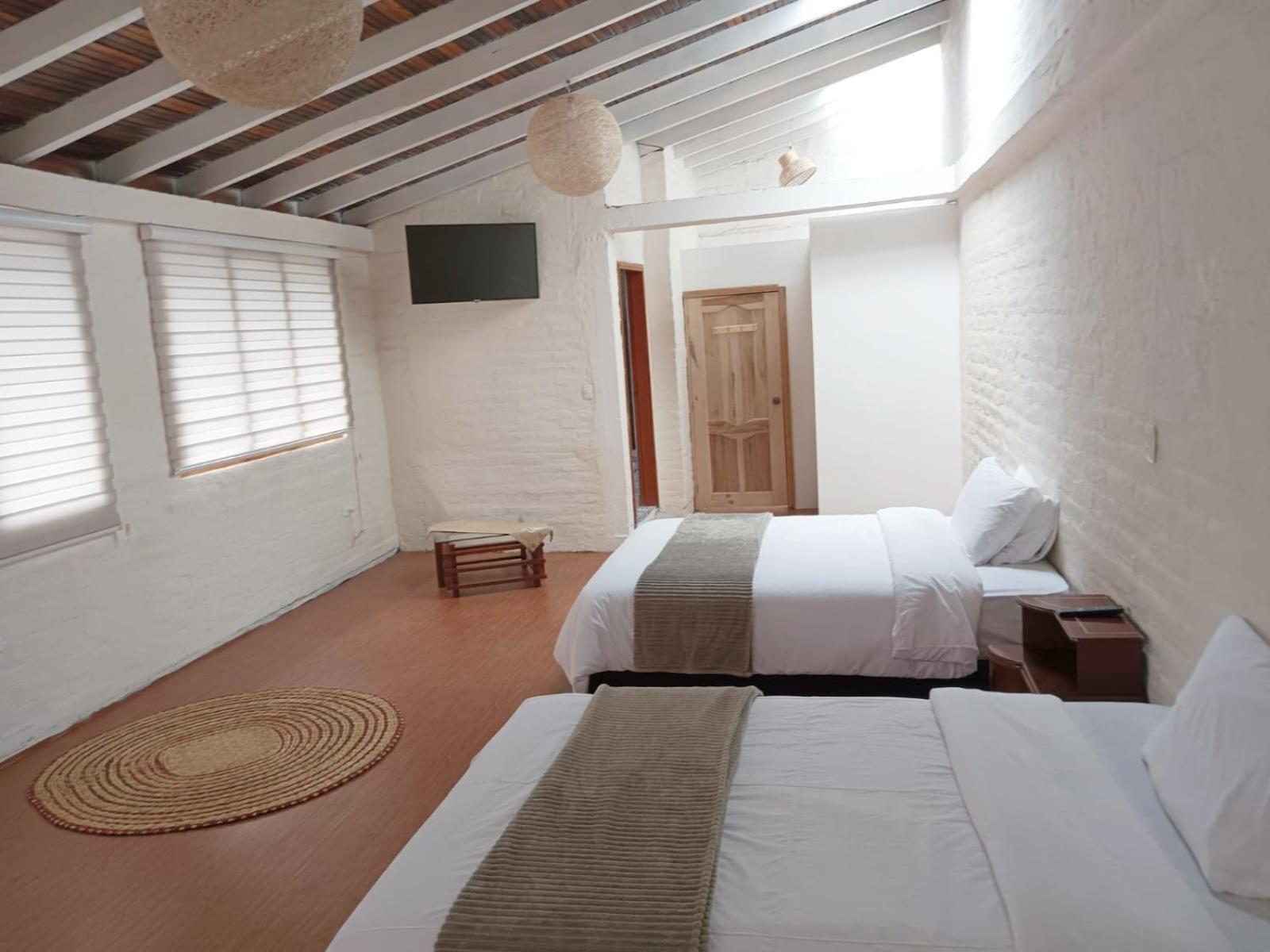 לינה וארוחת בוקר באניוס Rustic Quinta La Aurora חדר תמונה